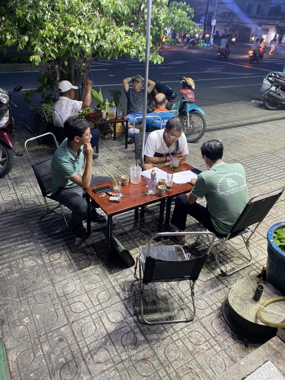 ĐỘI NGŨ KIẾN AN GROUP GẶP GỠ VÀ TƯ VẤN KHÁCH HÀNG